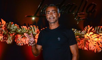 Senador Romário (PL-RJ) no aniversário de 29 anos de Ludmilla
