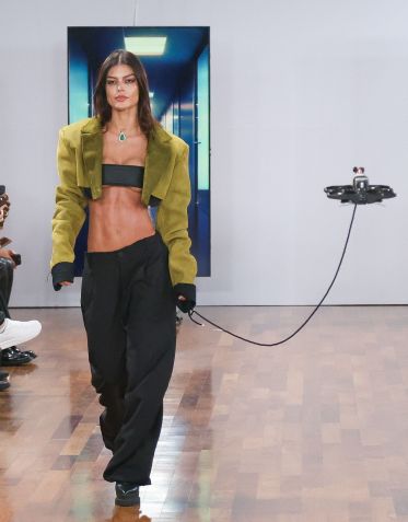 Vitória Strada desfila na SPFW / Tomzé Fonseca/Agnews