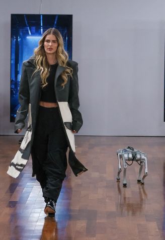 Yasmin Brunet desfila na SPFW N57 / Tomzé Fonseca/Agnews