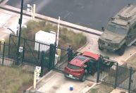 Veículo avança e bate no portão do FBI em Atlanta, nos EUA
