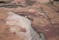 Desenhos próximos a pegadas fossilizadas no Brasil indicam consciência dos indígenas sobre dinossauros