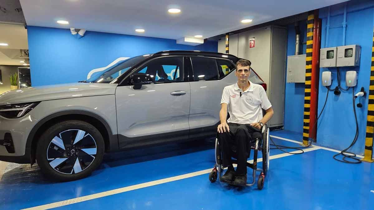 Volvo XC40 recarregando: carregadores precisam ter acesso a público PcD / Alessandro Fernandes/Arquivo Pessoal