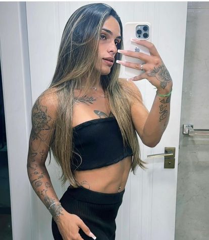 Samara Mapoua: influencer com mais de cinco milhões de seguidores em redes sociais foi presa por porte ilegal de arma de fogo / Reprodução/Redes Sociais