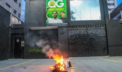 Gabinete do deputado federal André Fernandes vandalizado em Fortaleza