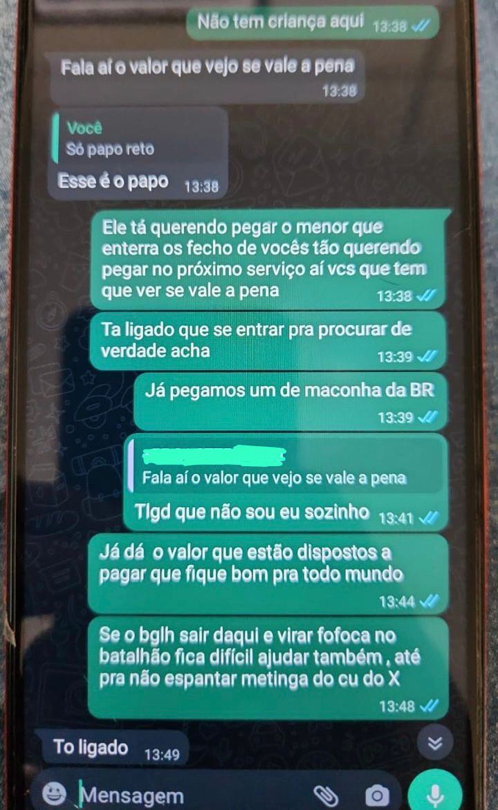 Em troca de mensagens, Filipe se apresenta como "Demolidor"