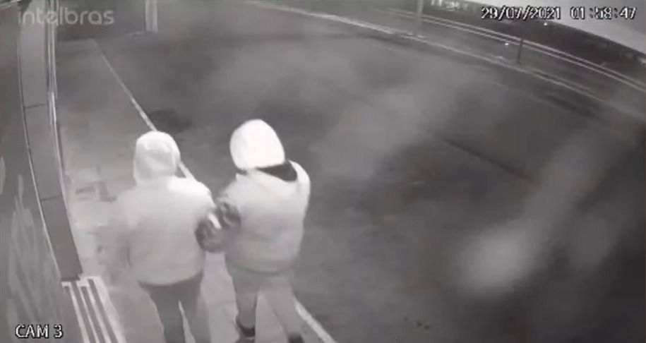 Imagem mostra as rés voltando para casa após jogarem o corpo de Miguel no Rio Tramandaí / TJRS