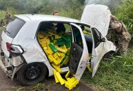 Vídeo: adolescente capota carro carregado de maconha após perseguição no Paraná