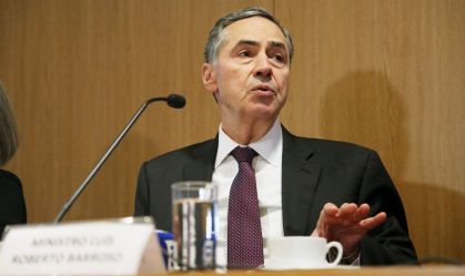Em Oxford, Barroso critica polarização: “Precisamos fazer com que mentir volte a ser errado”