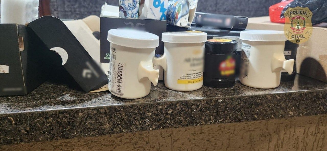 Material apreendido durante operação contra o tráfico de drogas