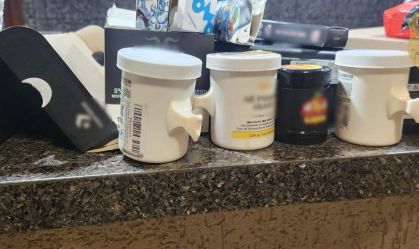 Material apreendido durante operação contra o tráfico de drogas