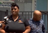 Professor dos EUA força garoto com alopécia a tirar boné na escola