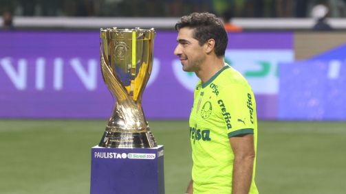 Abel Ferreira com a taça do Paulistão
