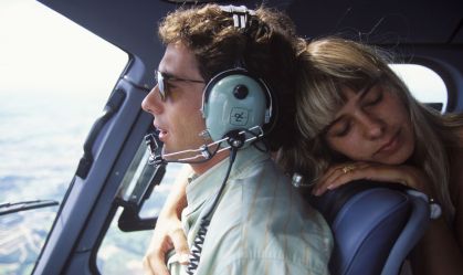 Adriane Galisteu resgata foto com Ayrton Senna e relembra morte do piloto