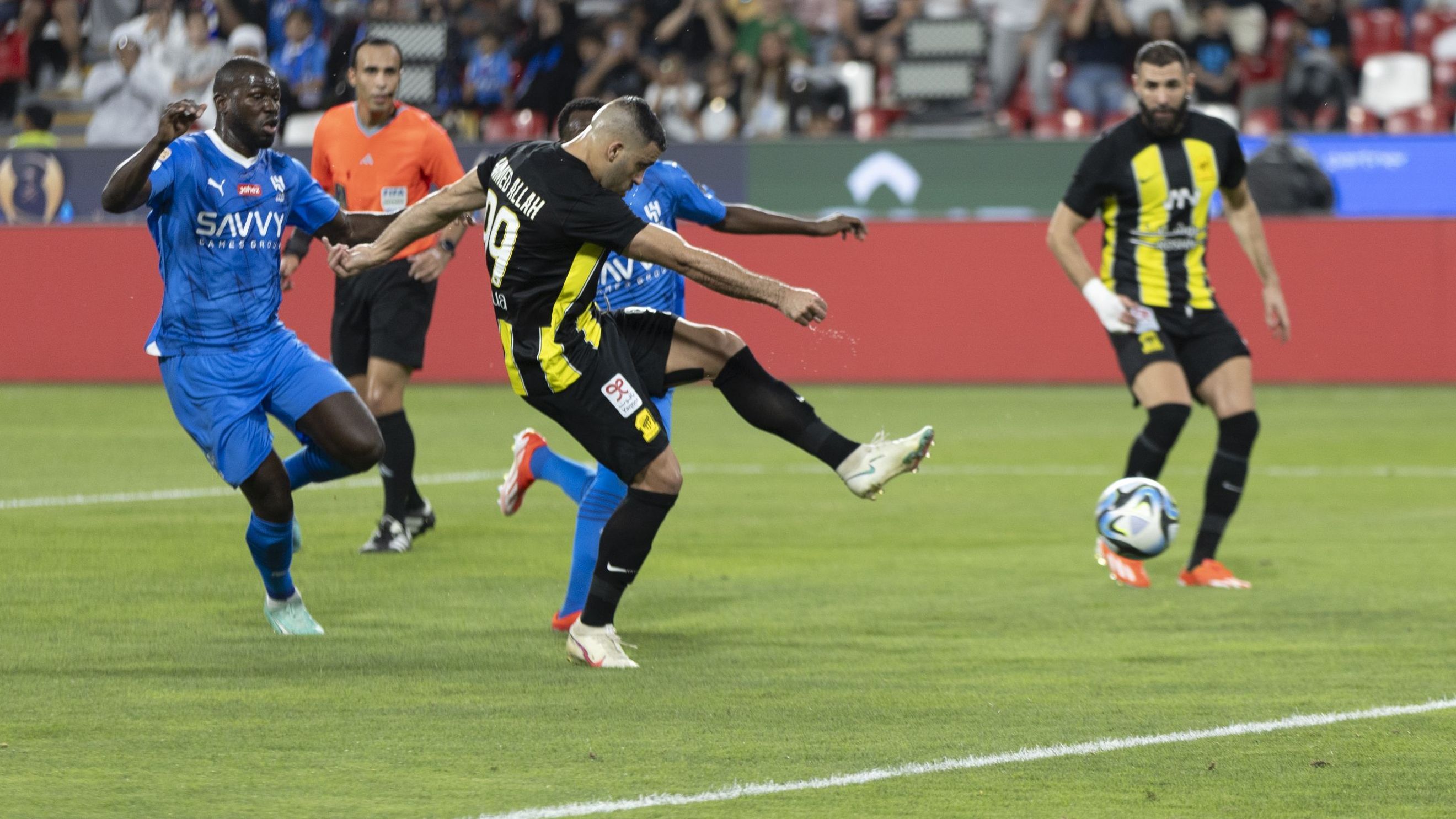 Abderrazak Hamdallah marca o único gol do Al-Ittihad sobre o Al-Hilal na final da Supercopa Saudita