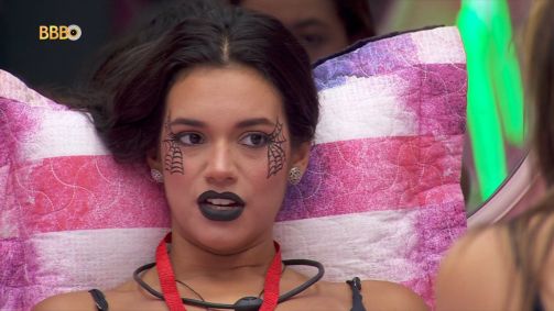 Alane com maquiagem temática de bruxa, no BBB 24