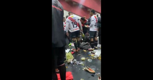 Vestário do Always Ready após a derrota para o Independiente Petrolero