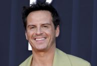 Andrew Scott dá recado a fãs que continuam vendo 