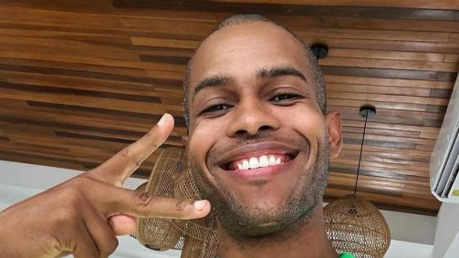 Andrew McFarlane, o Tony de "Eu, a Patroa e as Crianças", postou foto usando a camisa da Seleção Brasileira