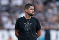 António Oliveira define trabalho no Corinthians como "extraordinário"