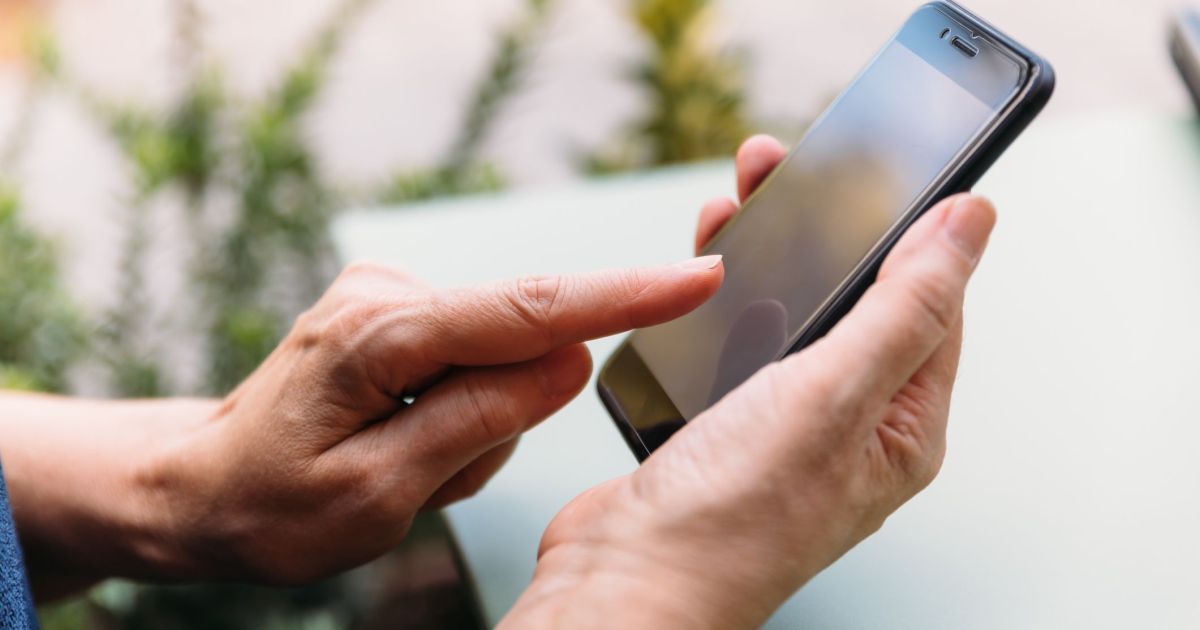 PF faz operação contra crimes de racismo em app de mensagens