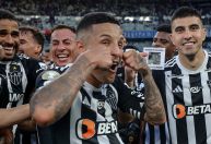 Arana sofre acidente doméstico após título e provoca Cruzeiro do hospital