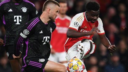 Saka finaliza para marcar o primeiro gol do Arsenal contra o Bayern de Munique