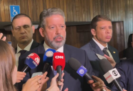 Lira vai formar um grupo de trabalho para dar andamento ao debate das fake news