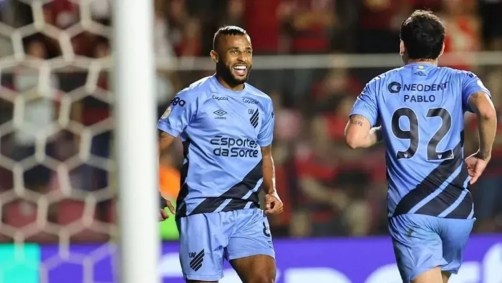Alex Santana, do Athletico-PR, interessa ao Corinthians