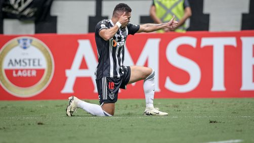 Paulinho comemora o gol da vitória do Atlético-MG sobre o Rosario Central