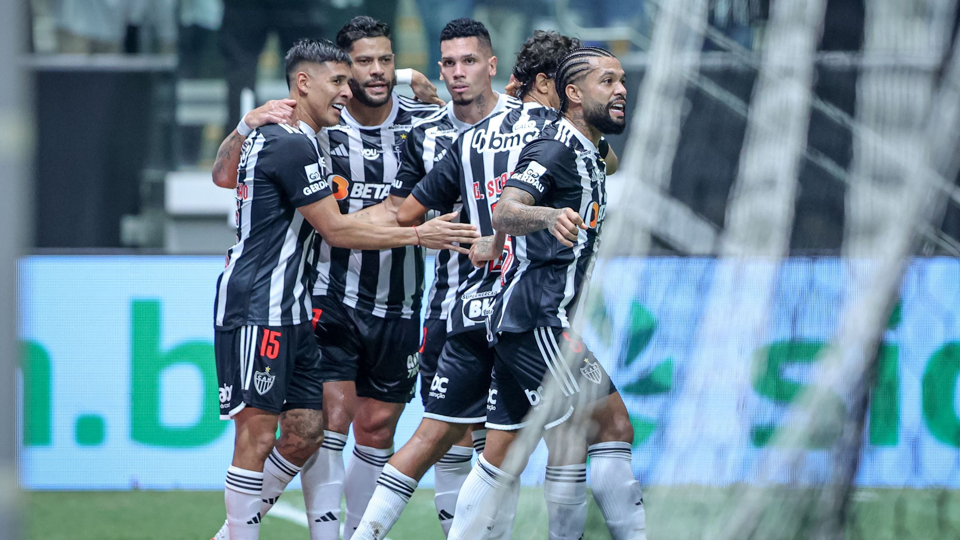 Jogadores do Atlético-MG comemoram gol contra o Sport