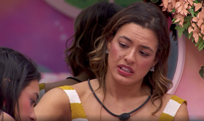 Mesmo emparedada, bailarina consolou amiga e disse que está ao seu lado