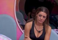 BBB24: Bia diz que vai reclamar no Confessionário se Davi a "perturbar"