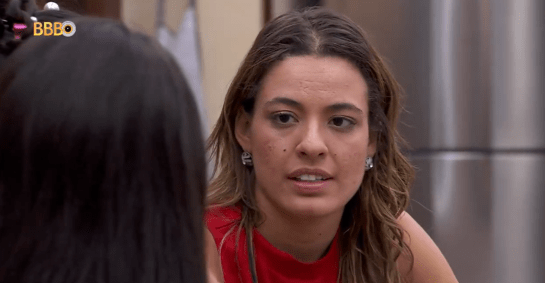 Alane e Isabelle tranquilizam Beatriz e falam que veem potencial nela
