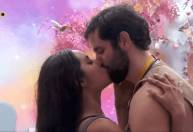 BBB24: Isabelle e Matteus se beijam no Quarto Fada