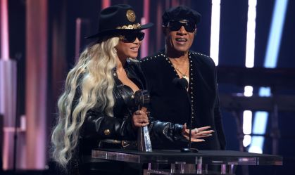 Beyoncé revela que Stevie Wonder toca gaita em sua versão de "Jolene"