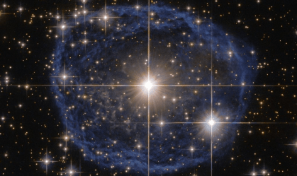 Telescópio Hubble registra "bolha" azul ao redor de estrela