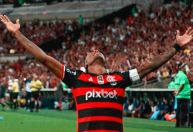 Bruno Henrique se emociona com torcida do Flamengo e manda recado para Gabigol