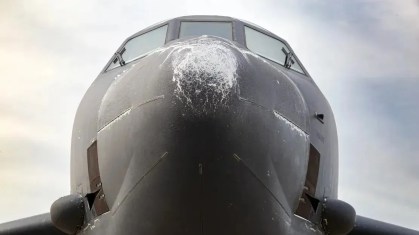 O último B-52 saiu da linha de produção em 1962. Os bombardeiros estratégicos são décadas mais velhos que as suas tripulações e alguns jatos mostram a sua idade