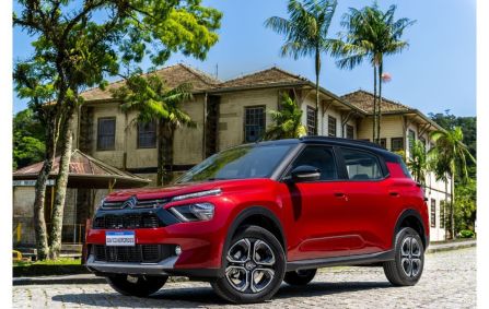 Citroën C3 Aircross 2024 é crossover para até 7 pessoas e surge na cor vermelho Rubi