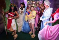 3º dia de aniversário da filha de Viih Tube tem café com princesas; veja fotos