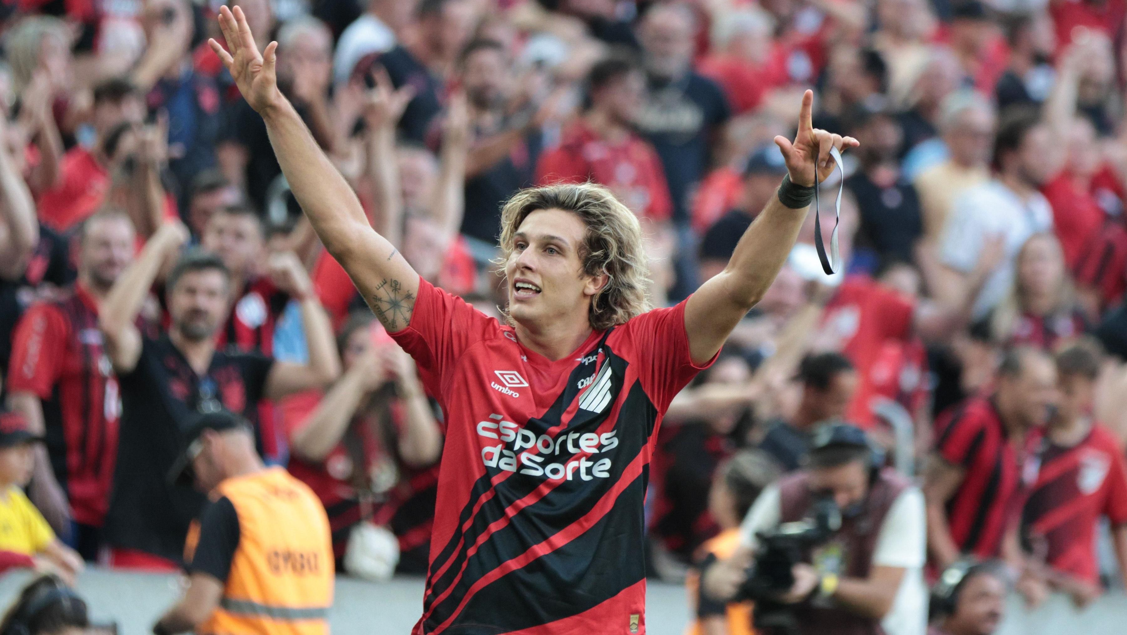 Canobbio comemora o gol da vitória do Athletico-PR sobre o Inter