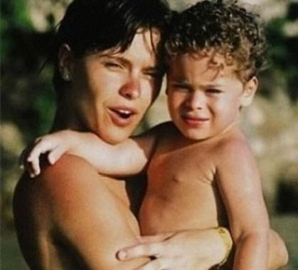 Carolina Dieckmann e o filho, Davi Frota, fruto do relacionamento da atriz com Marcos Frota