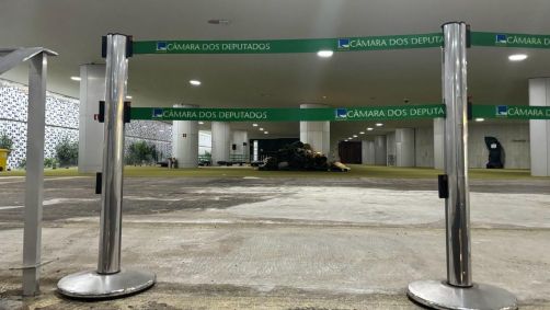 Carpete do Salão Verde da Câmara dos Deputados é trocado, em 5 de abril de 2024