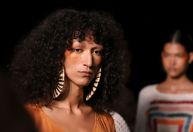 Artesãs cearenses são protagonistas em estreia de Catarina Mina na SPFW