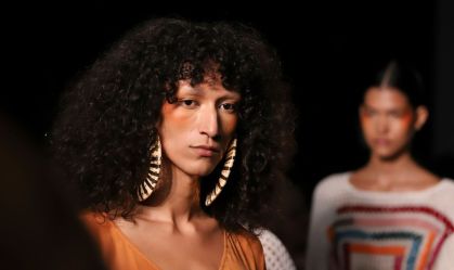 Artesãs cearenses são protagonistas em estreia de Catarina Mina na SPFW