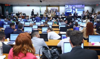 CCJ da Câmara analisa PEC das Drogas agora: acompanhe ao vivo a sessão