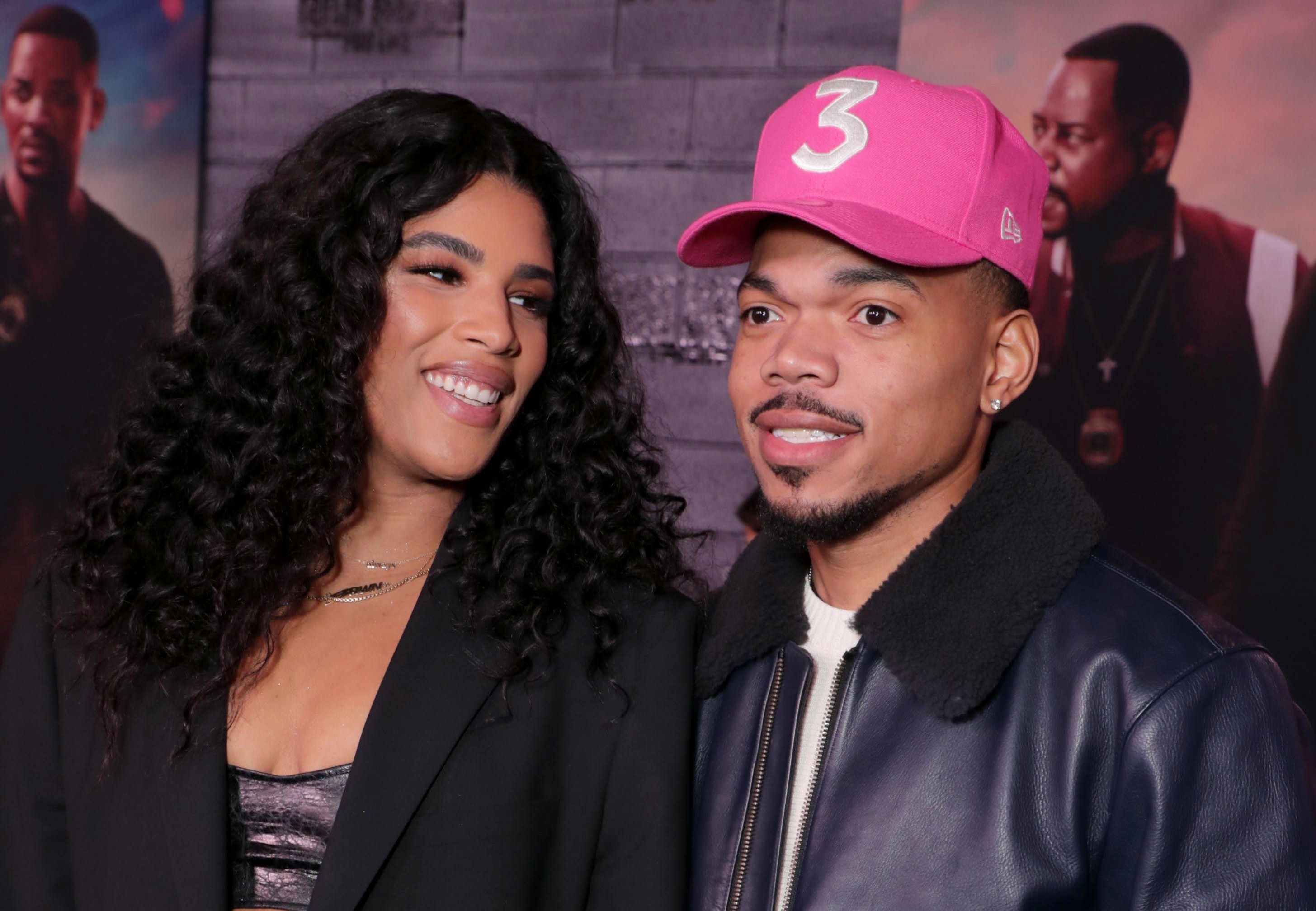 Kirsten Corley e Chance the Rapper em premiere de filme em 2020