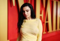 Charli XCX anuncia novo álbum para junho; três singles já estão disponíveis