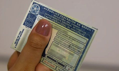 Carteira de motorista (CNH) poderá ter foto com itens religiosos