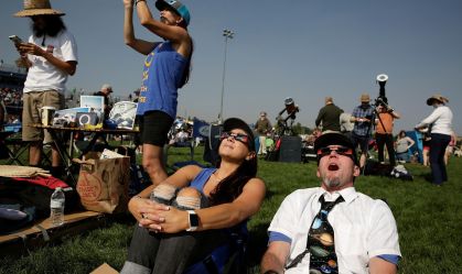 Milhares de pessoas nos EUA se preparam para o eclipse solar